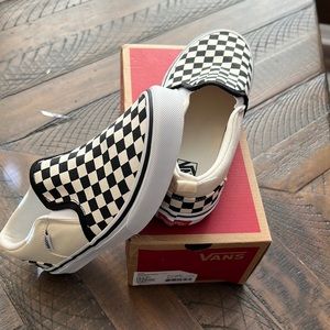 KIDS' VANS ASHER SLIP-ON SKATE SHOES size 5 (big kid) Never worn.